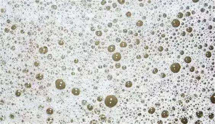 （图：起泡的润滑油）