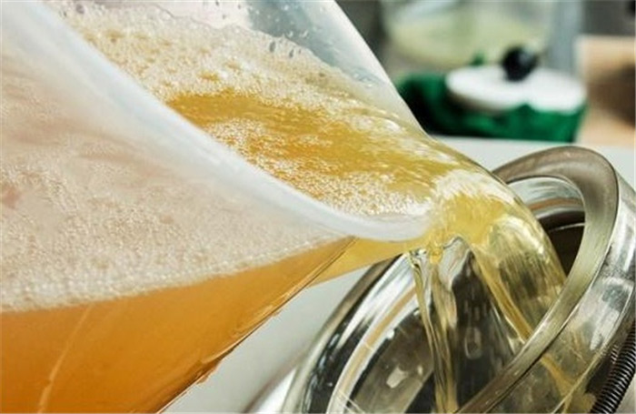 （图：液压油起泡）